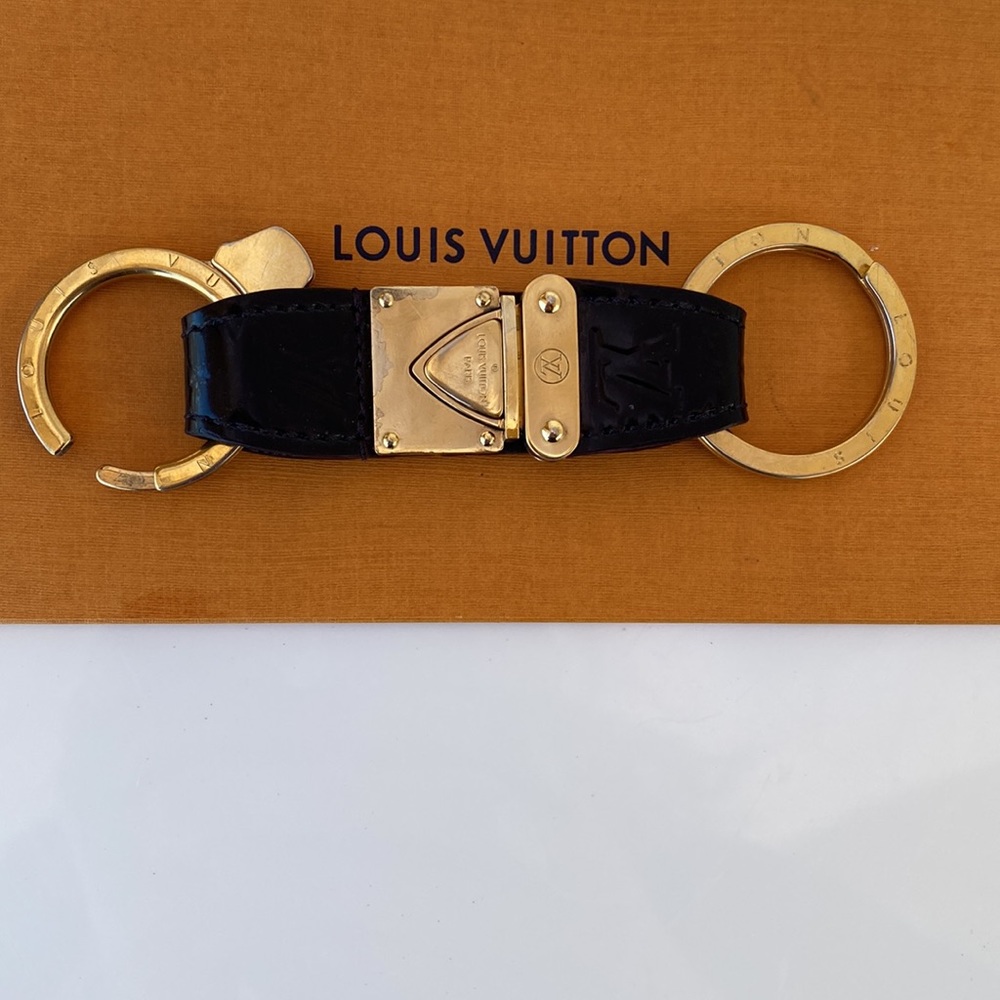 Authentic Louis Vuitton Key Chain/ Holder Vernis Black Enameled Leather Unisex